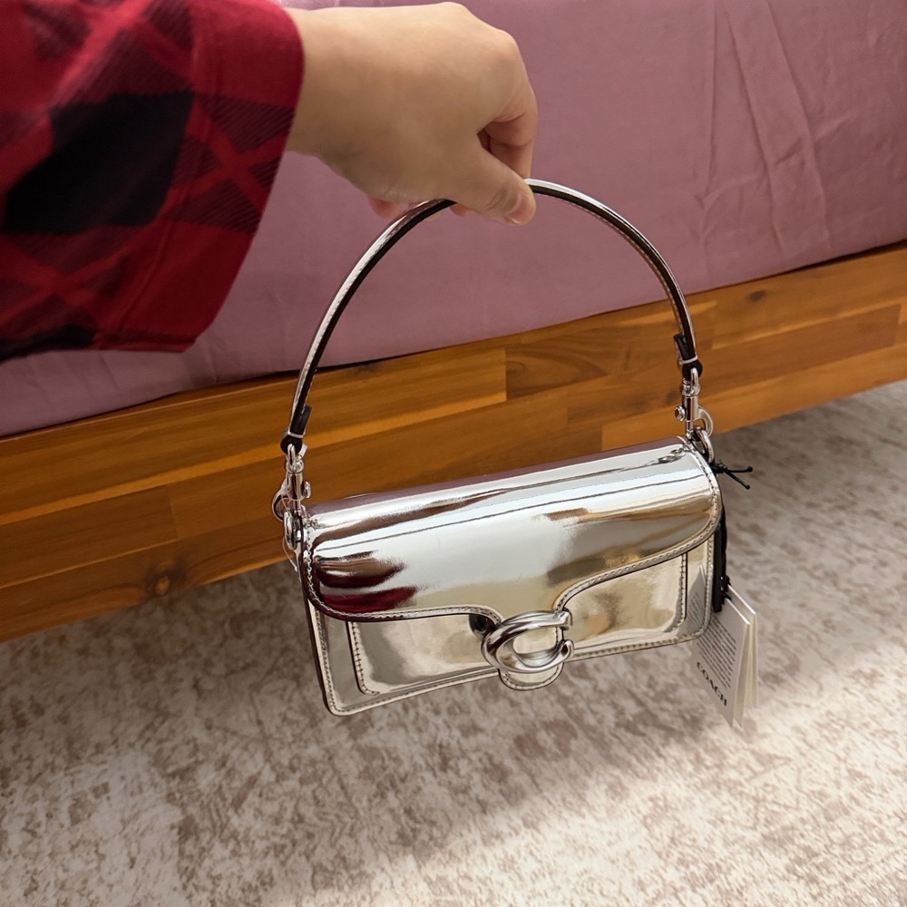Tabby Shoulder Bag 20 In Metallic - Picture 5 of 16